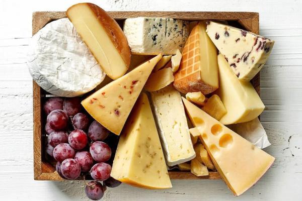 این افراد پنیر نخورند ، خوردن پنیر با گردو بهتر است یا سیاه دانه؟